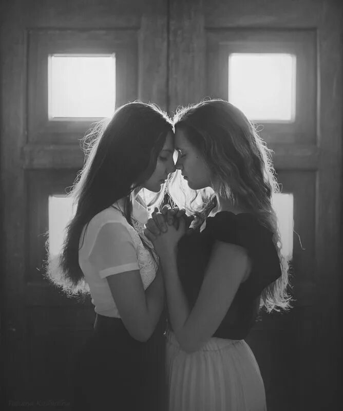Lesbian category. Две девушки любовь. Две девушки вместе. Фотосессия двух девушек. Поцелуй двух девушек.