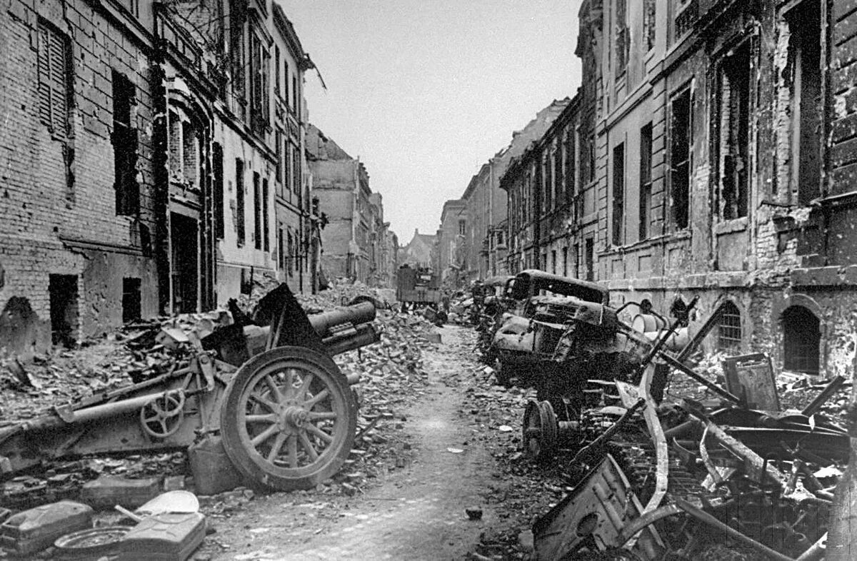 13 городов великой отечественной войны. Белин в 1945 году после войны. Берлин после войны 1945.