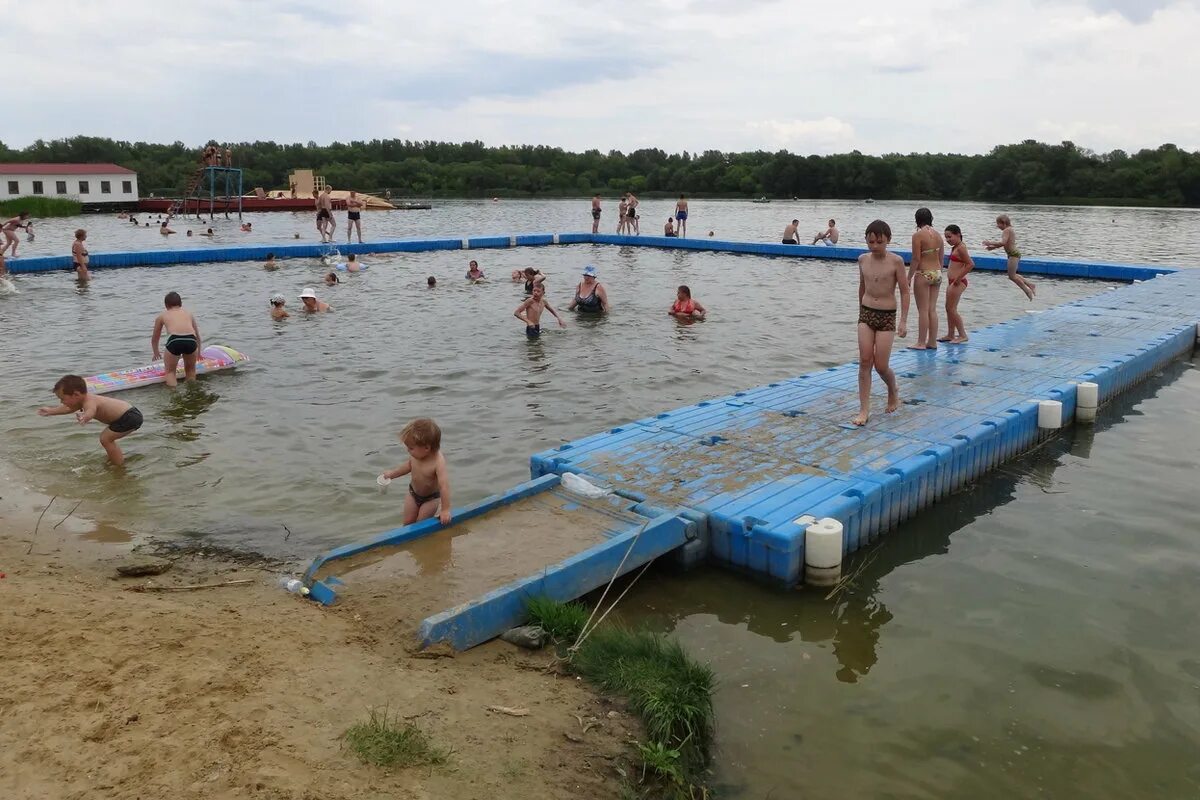 Покупаться в воде