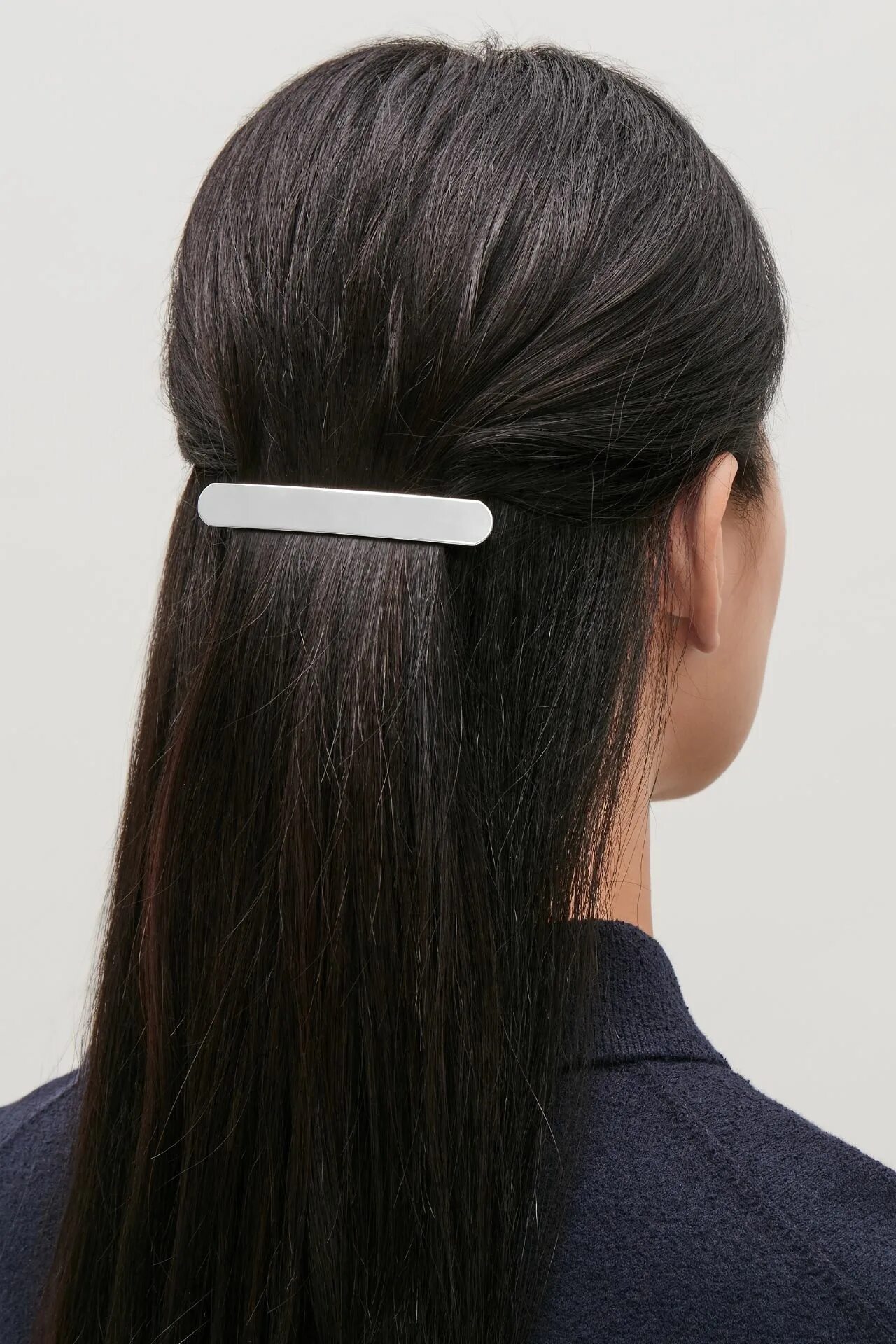 Cos hair. Cos hair. Прическа на средние волосы с челкой. Причёски с заколкой автомат. Hair slide.