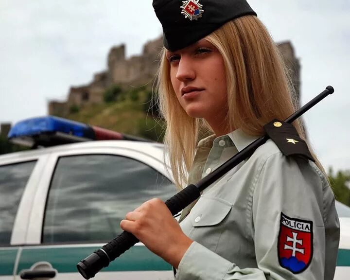 Братислава полиция. Полиция словакии. Авто полиции словакии. Форма полиции словакии. Полицейские машины в словакии.