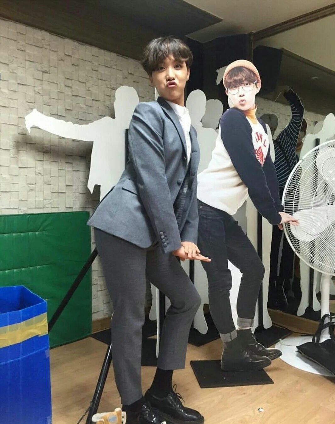 Смешные бтс. Неадекватные бтс. bts хосок смешной. смешные фото бтс.
