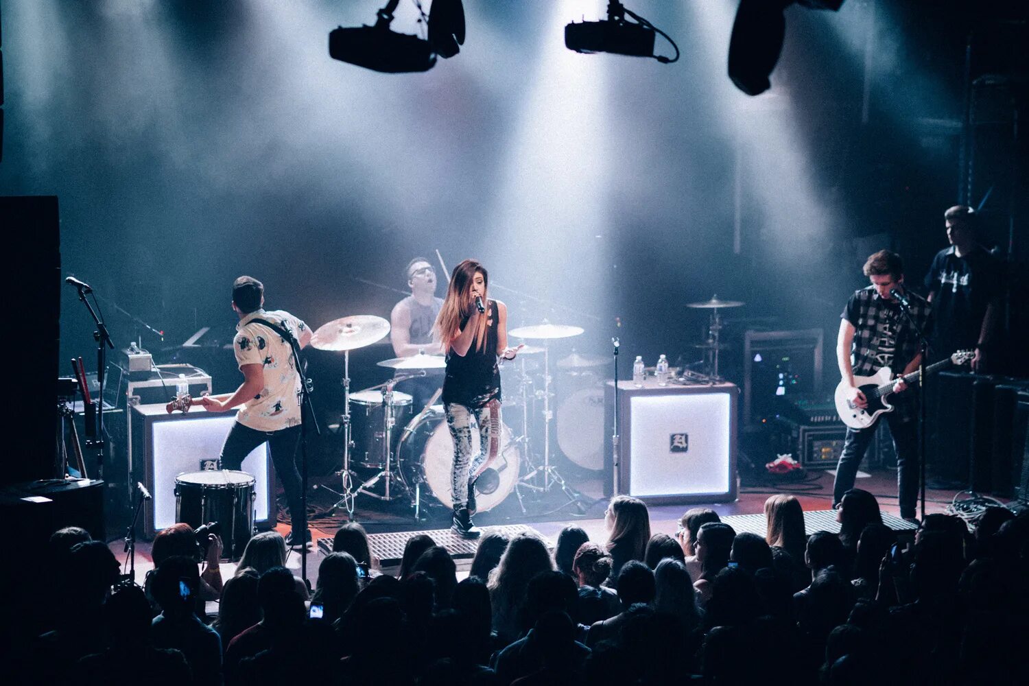 Considering the current. Against the current американская группа. (against the ropes) (2003). chrissy costanza. обложка рок группы against the current.