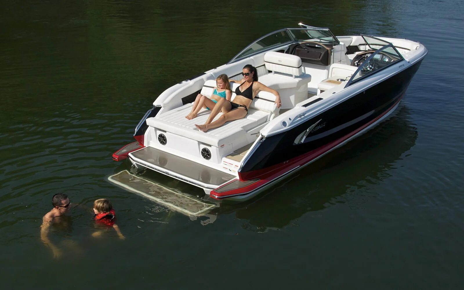 Маленький прогулочный катер может взять. Bayliner 275. катер 12260. cobalt катер. cobalt 28 ft катер.