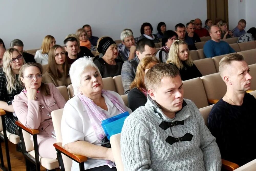 Железногорск курская область когда дадут воду сегодня. Администрация Железногорска Курской области. Труд и занятость встреча семинар. ЭСТ океан Железногорск Курская.