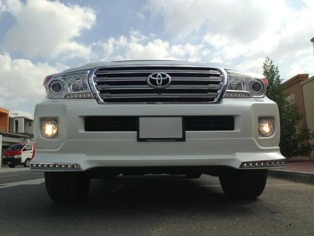 DRL Land Cruiser 200. Land Cruiser 200 Urban Sport. Toyota Land Cruiser 200 обвес переднего бампера. ДХО ленд круизер 200.