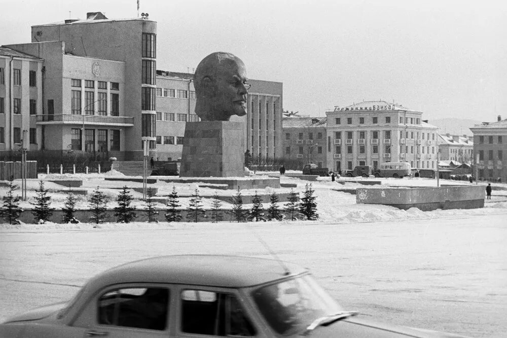 Советская площадь Улан Удэ. Старый Улан-Удэ площадь советов. Памятник Сталину в Улан-Удэ. Памятник Сталину (Улан-Батор). Улан удэ советская