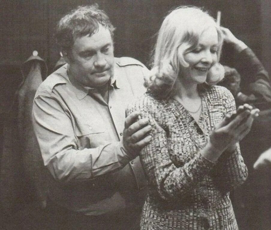 андрей мягков и барбара брыльска в фильме. эльдар рязанов ирония судьбы. фильм с лёгким паром или ирония судьбы. ирониясудбыилислегкимпаром. барбара брыльска 1975.