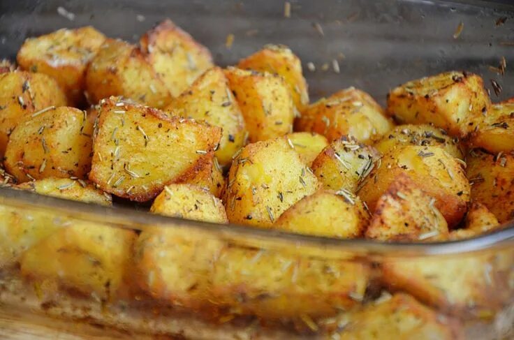 Картошка в духовке. Картофель в Ду. Картофель запеченный в духовке. Картошка в духовке запеченная.