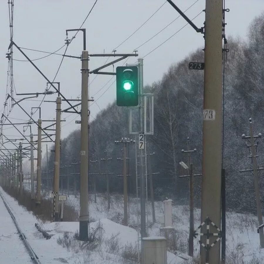 Зеленый светофор жд. Проходной светофор автоблокировки. Автоблокировка на ЖД светофоры. Проходной светофор на ЖД. Проходной светофор на железной дороге.