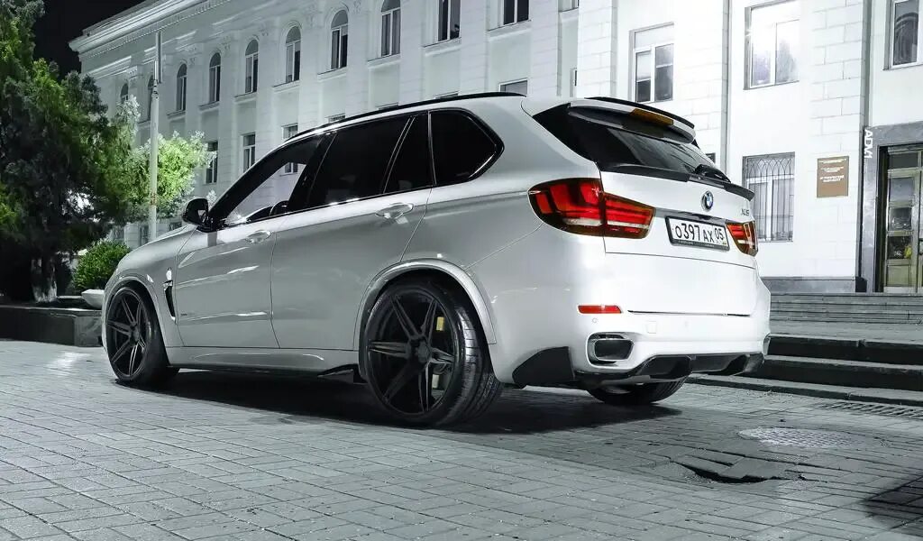 5х 5х 21 5х. БМВ x5 f15 белый. BMW x5m f85 adv1. BMW x5 f15 r21. BMW x5 f15 m Performance Black.