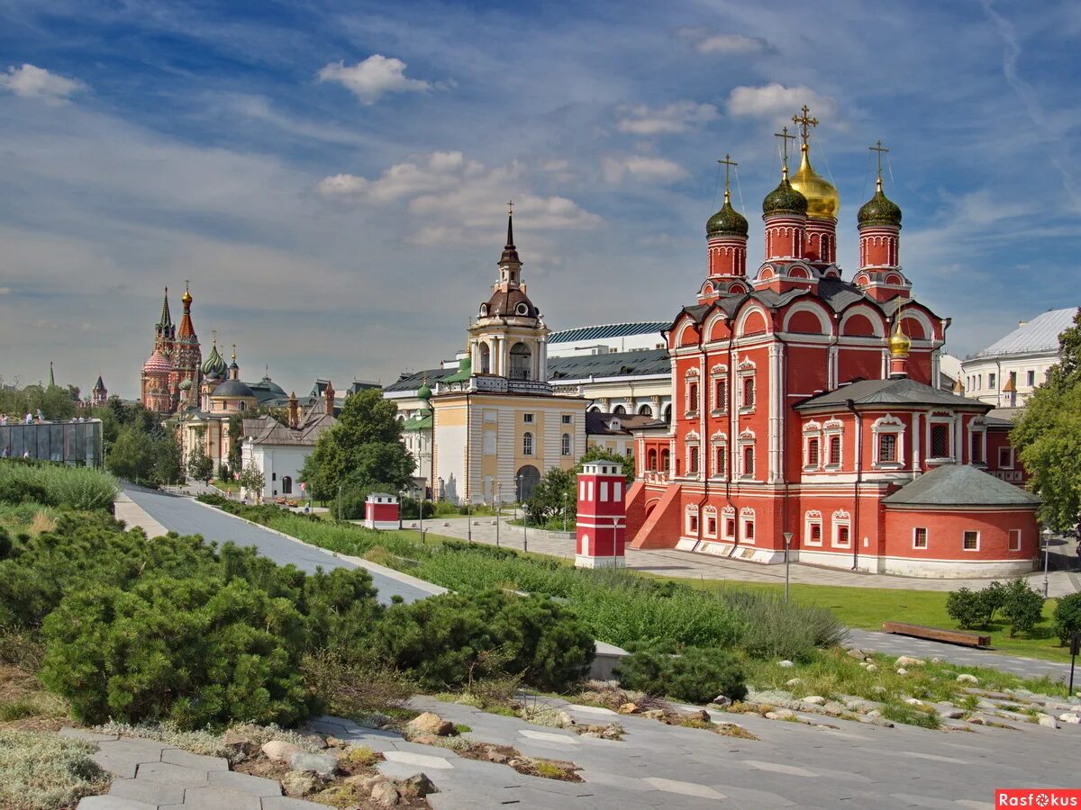 Варварка 6 стр 3. Варварка Зарядье Церковь. Церковь на Варварке. Храмы Зарядья на Варварке. Храм паломничества Москва.