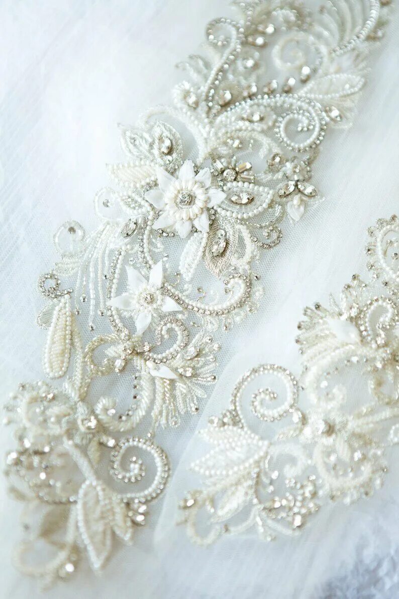 Кружева бисером. Кружева бисером. Вышивка бисером на кружеве. Кружевная вышивка на сетке. Кружево с пайетками.