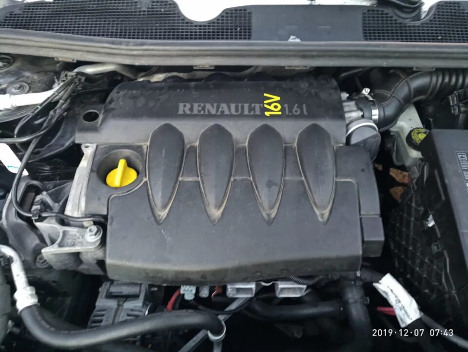 Renault fluence двигатели. Крышка двигателя Renault Fluence 1.6. Двигатель Рено Флюенс 1.6. Крышка двигателя Рено Флюенс 1.6. Крышка двигателя Рено Флюенс 1.6 к4м.