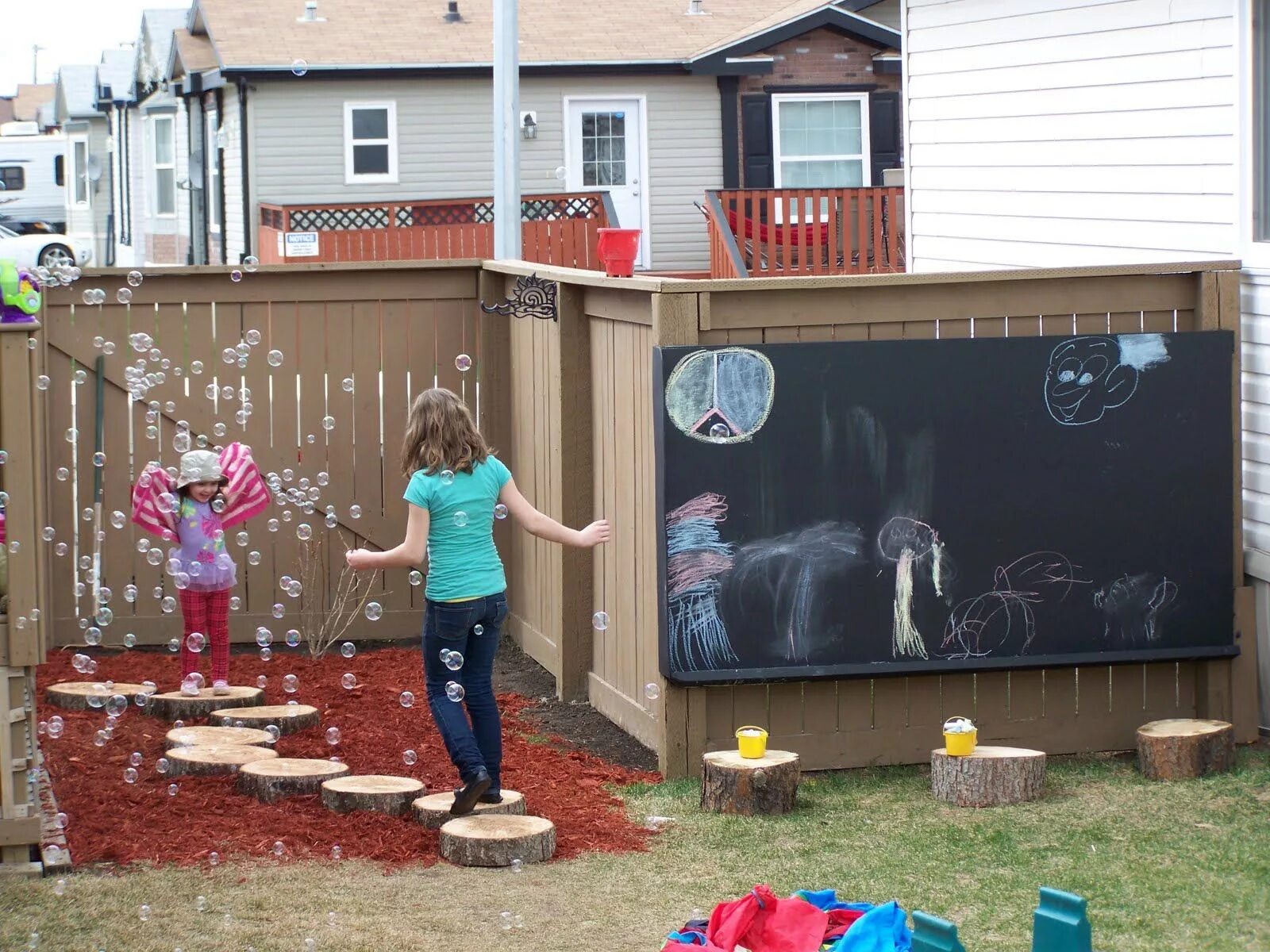 Развлечения для детей на даче. Развлечения для детей во дворе. Интересные идеи для детской площадки. Развлечения для детей на даче своими руками.
