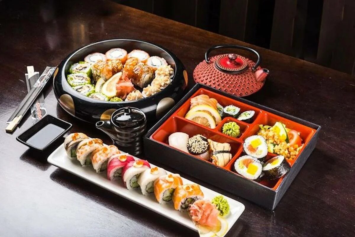 Где вкусно поесть в перми. Ролл якудза. Sushi Ubud. Якудза 64 суши. Изакая бар.