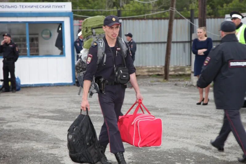 Вк командировка. Форма полиции для командировки. Провожают полицейских в командировку. Командировка на Северный Кавказ полиция. Полицейская форма для командировок на Северный Кавказ.