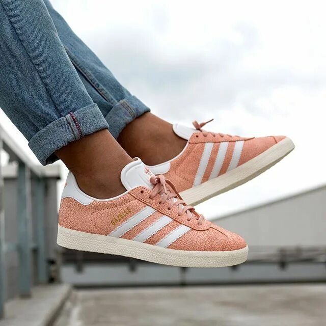 Кеды газели женские. Кроссовки adidas gazelle женские. кеды adidas gazelle женские. адидас газели 2025. кроссовки адидас газелле.