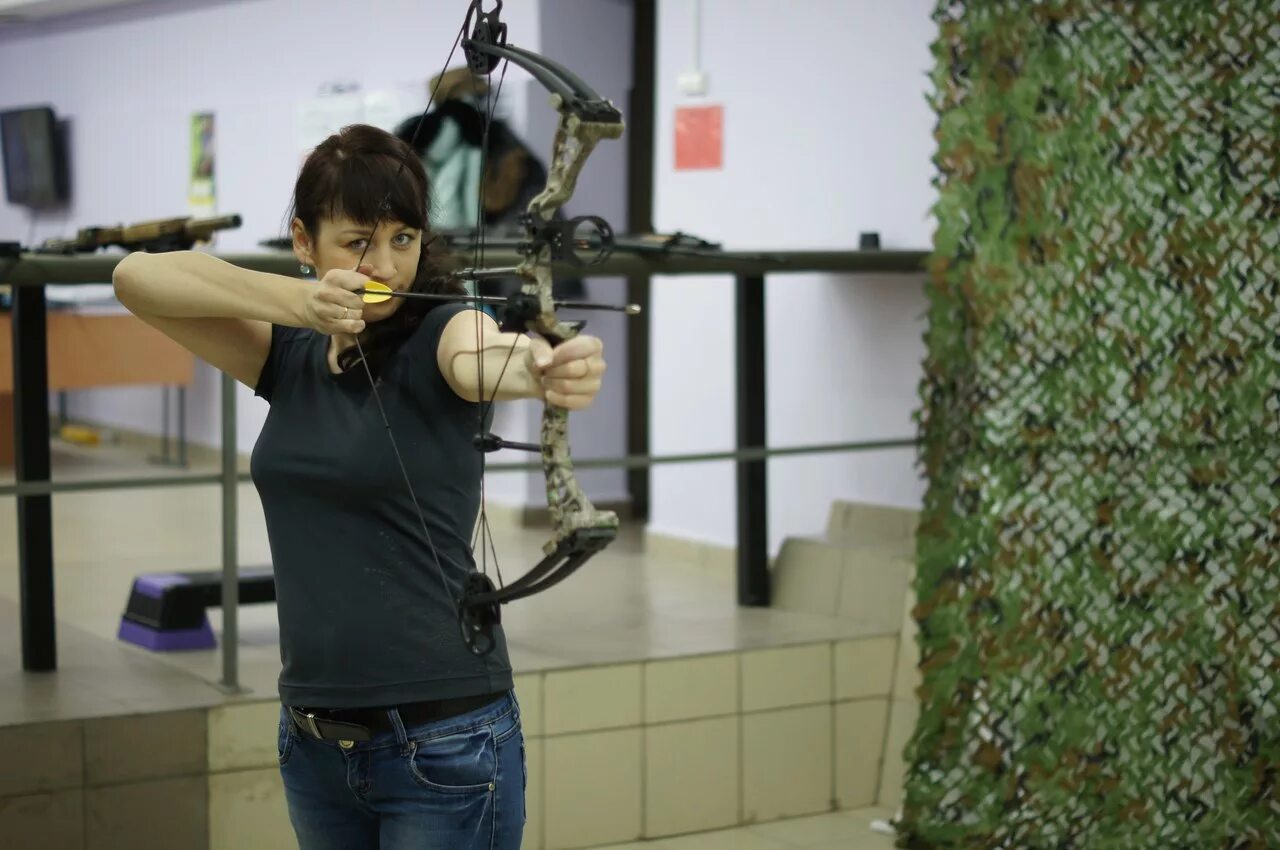 Стрелковый тир реклама. Какой вы тир друга. Какой вы тир друга. Тир женщина. Тир домашний для мальчиков.