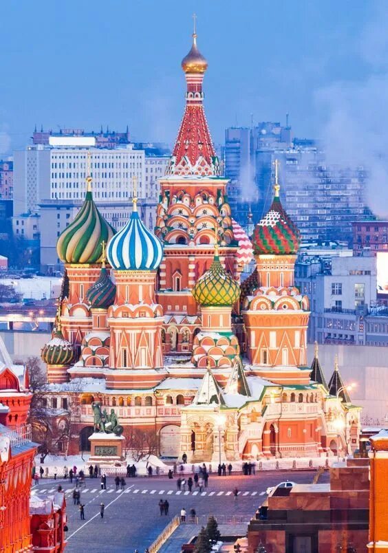 Красная площадь. Твиттер москвы. Твиттер москвы. Твиттер москвы. Храм христа спасителя на фоне кремля.