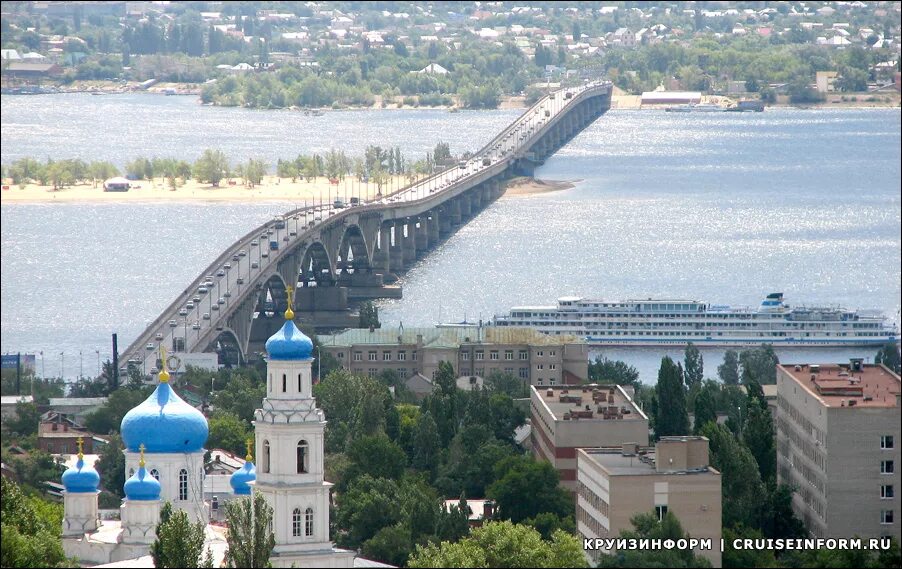 Саратов это город на волге. Река Волга Саратов. Волга река мост Саратов. Река Волга Энгельс. Саратов река Волга набережная.