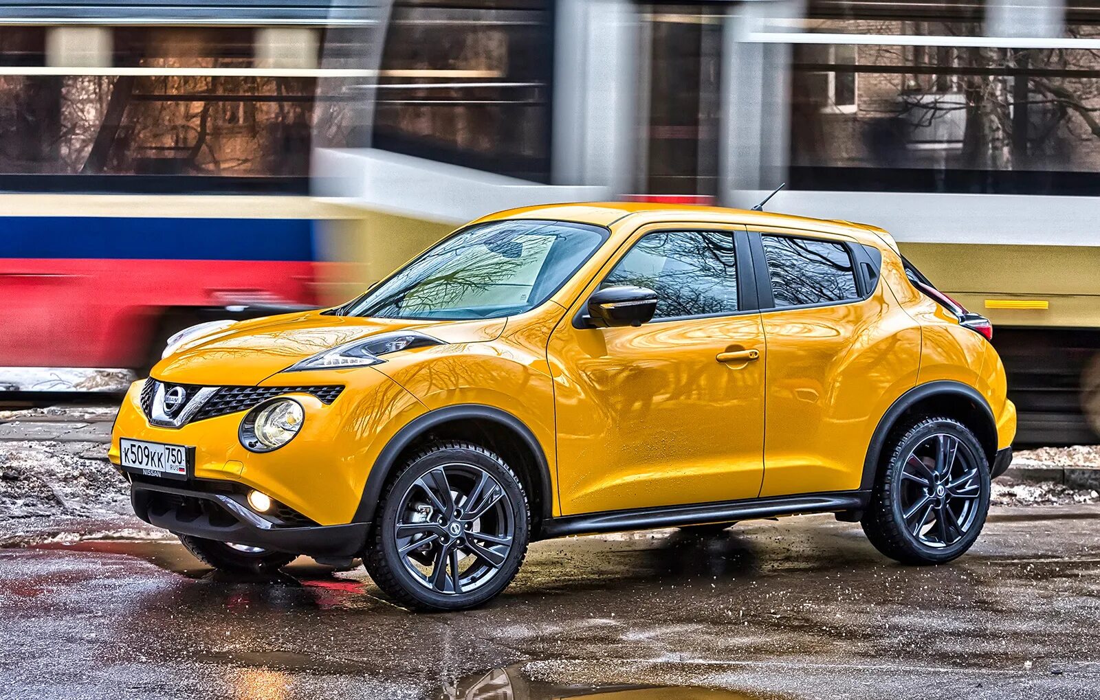 Машины похожие на ниссан. Nissan Juke. Ниссан Джук желтый. Nissan Juke 2010. Nissan Juke Nismo.