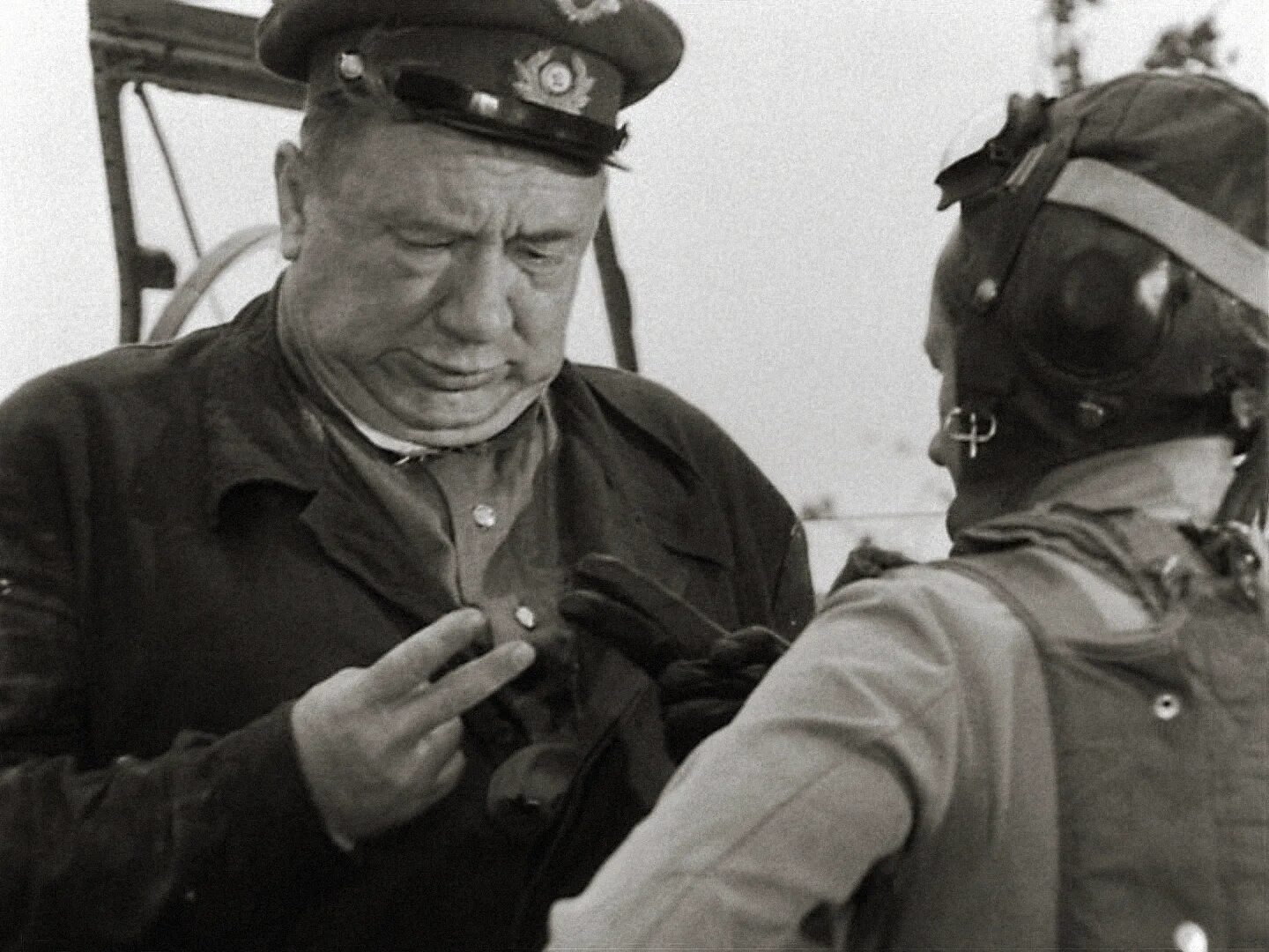 алексей смирнов макарыч. алексей смирнов в фильме в бой идут одни старики. алексей смирнов в бой идут одни старики. алексей смирнов федя. механик в бой идут одни старики.