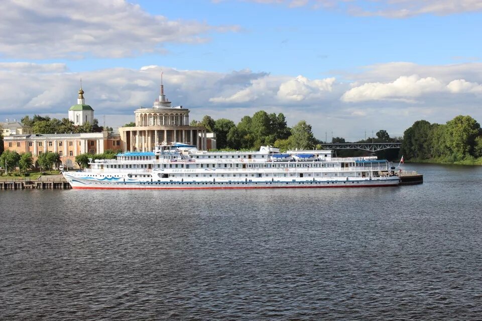 День новгорода в спб. Кострома Речной вокзал. Речной вокзал Великий Новгород. Кострома достопримечательности Речной вокзал-. Пригородный Речной вокзал Кострома.