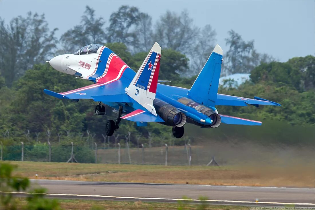 Самолет Су-27 Пилотажной группы "русские Витязи. Су27 русские Витязи 1991. Авиационной группы «русские Витязи». Русский Витязь самолёт Су 30. Пилотажная группа русские