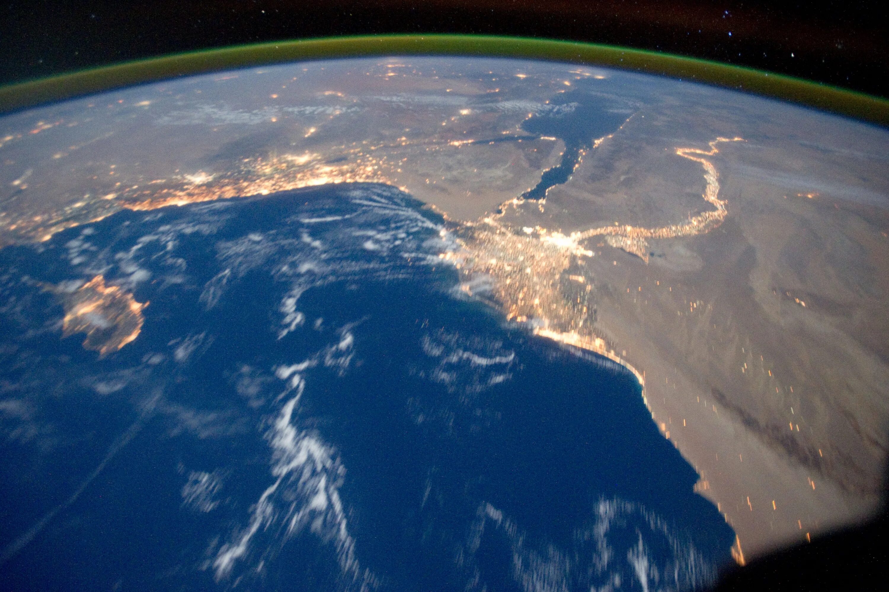 Обои реальном времени. Вид из космоса. Вид земли из космоса. О земле и космосе. Планета вид из космоса.