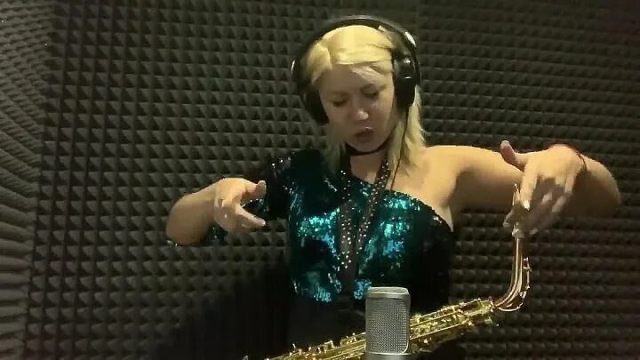 Моргенштерн студия союз. Саксофонист красивые картинки. Sacrifice ladynsax. Саксофон малиновое вино. Ladynsax биография.
