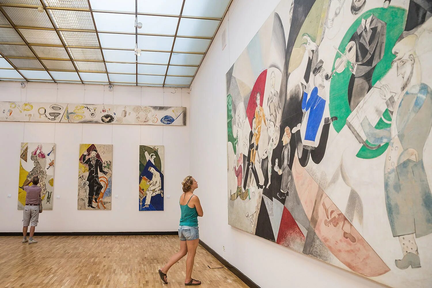 Панно Шагал Третьяковская галерея. Пикассо в Третьяковской галерее. Третьяковка Крымский вал Шагал.