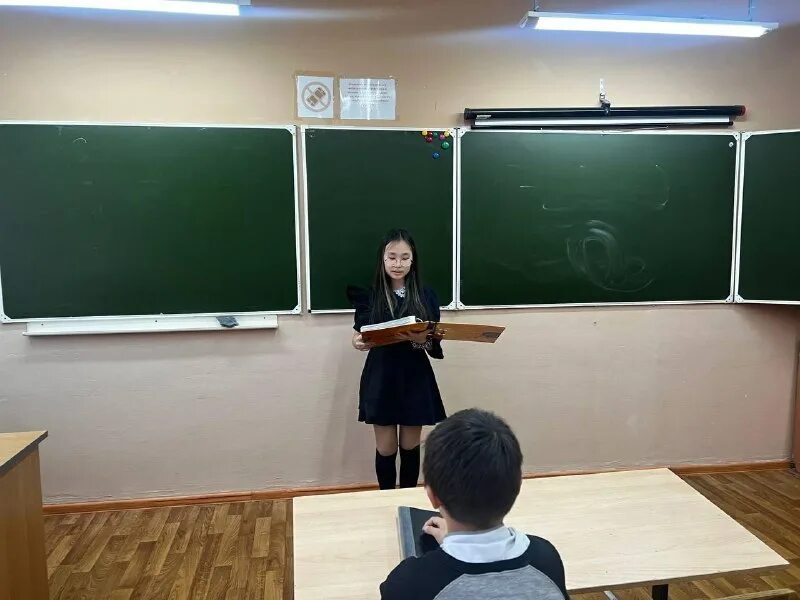 на занятиях в классе присутствует 20 учащихся