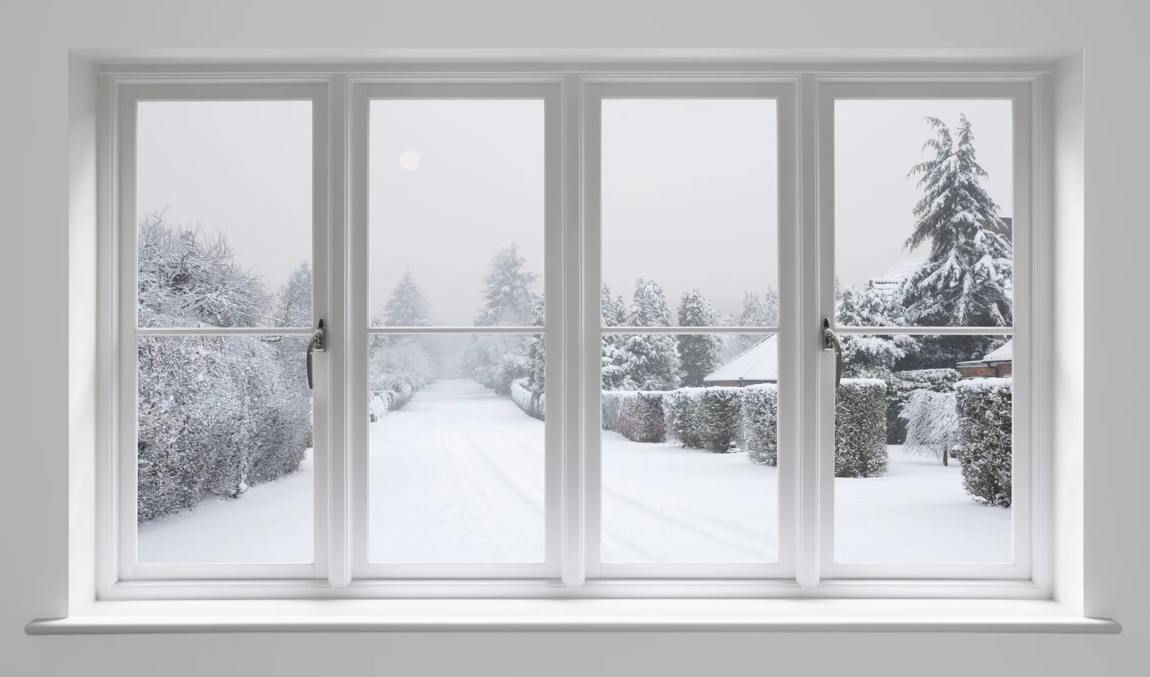 Зимнее окно. Зимнее пластиковое окно. Окно с зимним пейзажем. Окно белое.