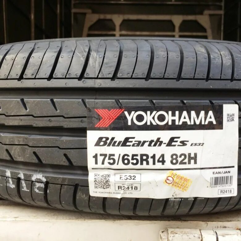 Шины yokohama bluearth es32. Якохама 351/80. Drive aa01 165/70 r14 81t летняя. Yokohama a. Резина якохама лето 205 60 r16 92h.
