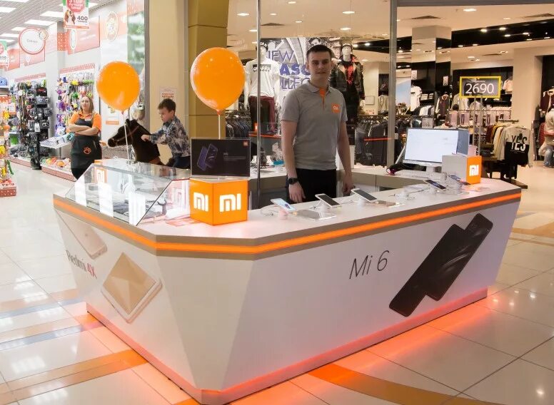 Xiaomi island. Бренд зона. Xiaomi остров в ТЦ. Бренд зона Xiaomi. Дешевый магазин Xiaomi.