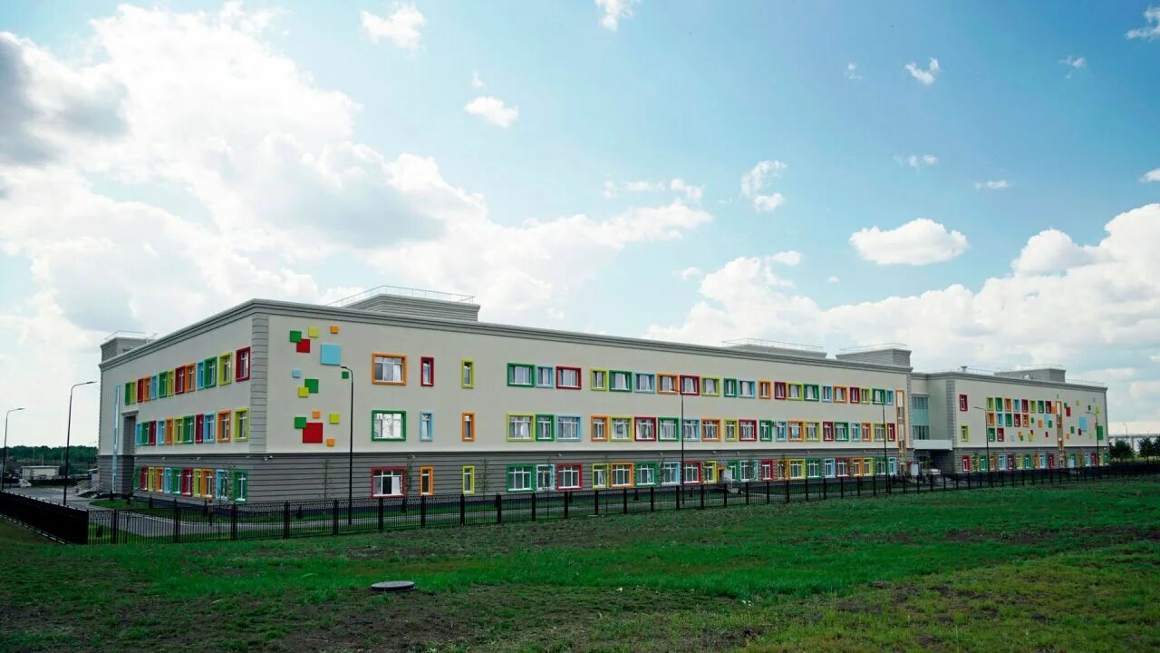 Денис Пушилин принял участие в торжественной линейке по случаю открытия мариупол