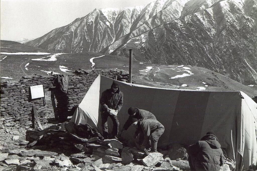 Аргунское ущелье 2000 год застава. Чечня аргунское ущелье 2000. Аргунское ущелье высота 776. Аргунское ущелье чечня 1995. Чечня аргунское ущелье 2000 год.