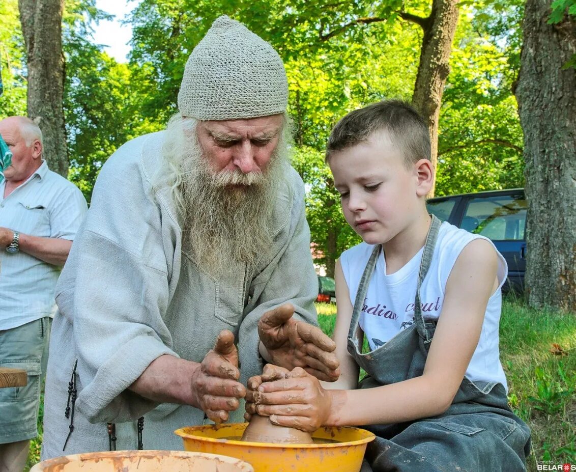 Традиции преемственности поколений. Преемственность поколений. Преемственность поколений в семье. Преемственность поколений фото. Преемственность поколений арт.