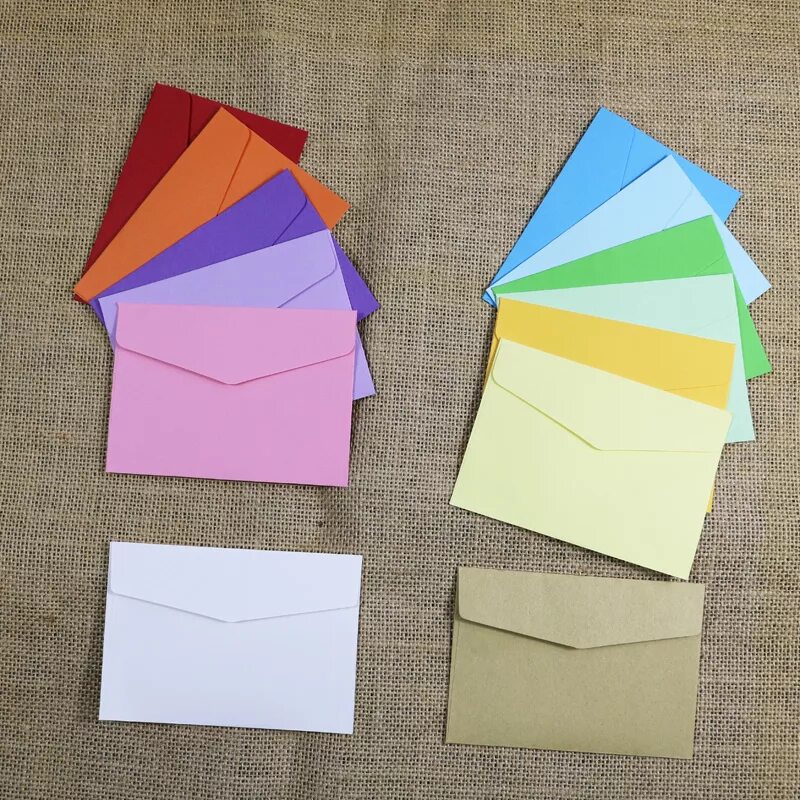 Бумажный конверт. Маленький конверт. Маленький бумажный конвертик. Конверт из цветной бумаги.