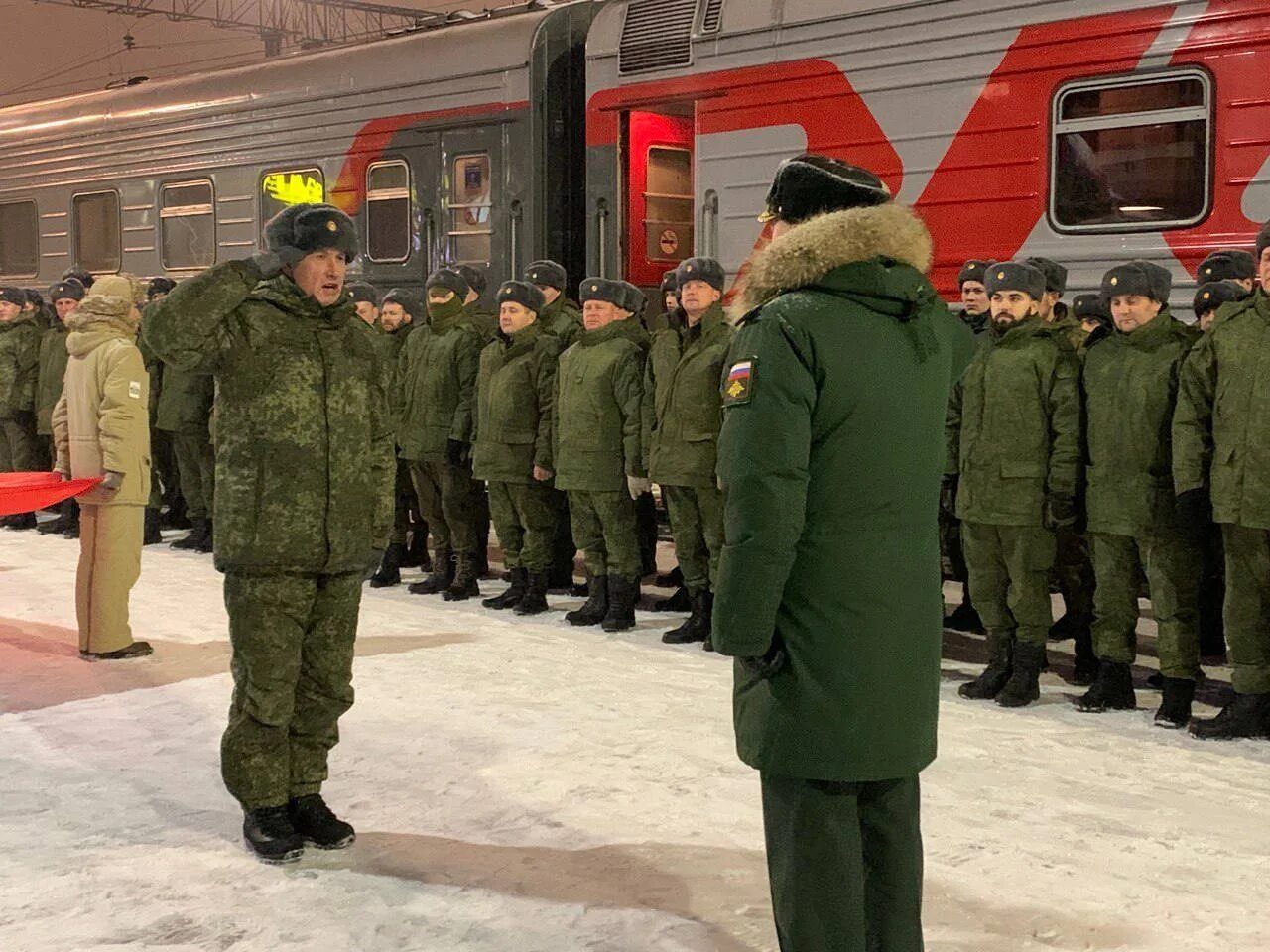 Военная мобилизация. Проводы военнослужащих. Эшелон с солдатами. Мобилизация фото.