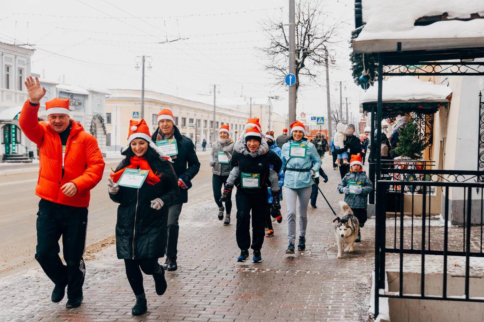 Сегодня можно выходить на улицу. Новогодняя пробежка. Пробежка 1 января. Барнаул 1 января 2021 года пробежка. В Климовске Новогодняя пробежка.