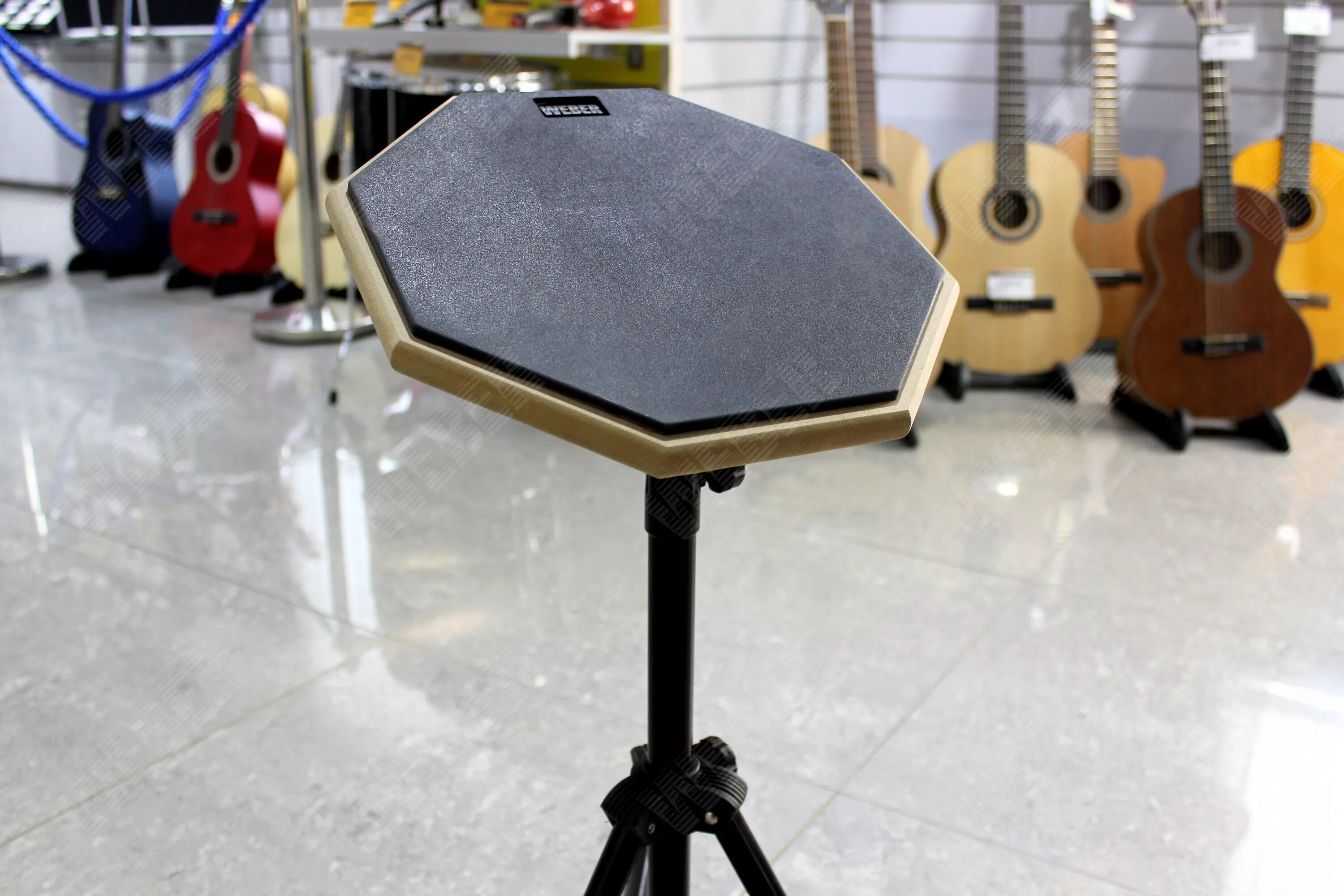 магазин муз инструментов. музыкальные инструменты рисунки. игрушечная балалайка. Soundking dd128. шлемовидные гусли.