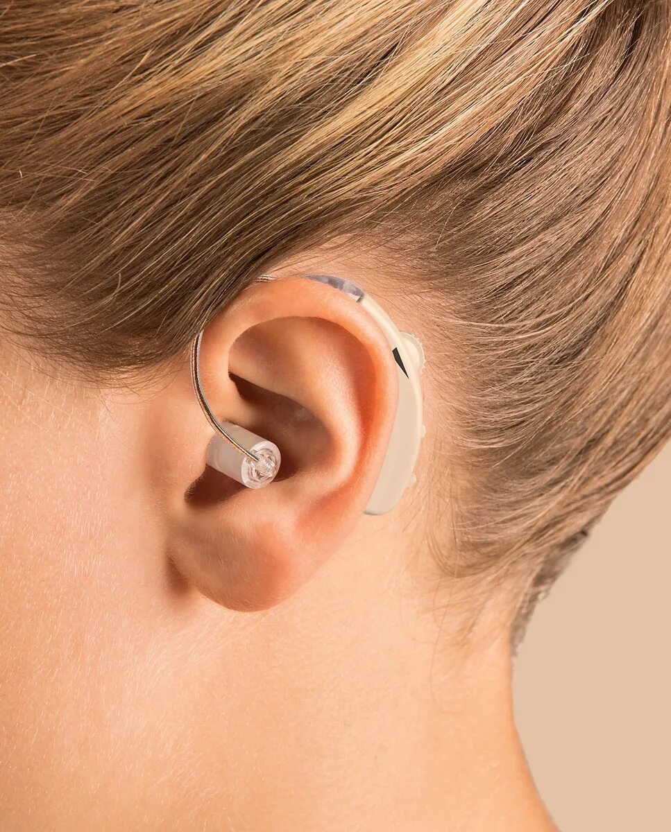 Какой купить слуховой аппарат. Слуховой аппарат. Ушной аппарат. Слуховой аппарат маленький. Внутриушной слуховой аппарат.