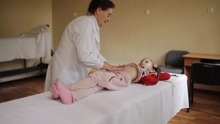 Девушки больница массаж. Девушки больница массаж. Девушка в спа салоне. Девушки больница массаж. Девушка в спа салоне.