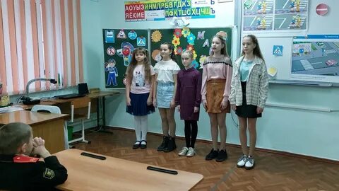 Перед одноклассницами
