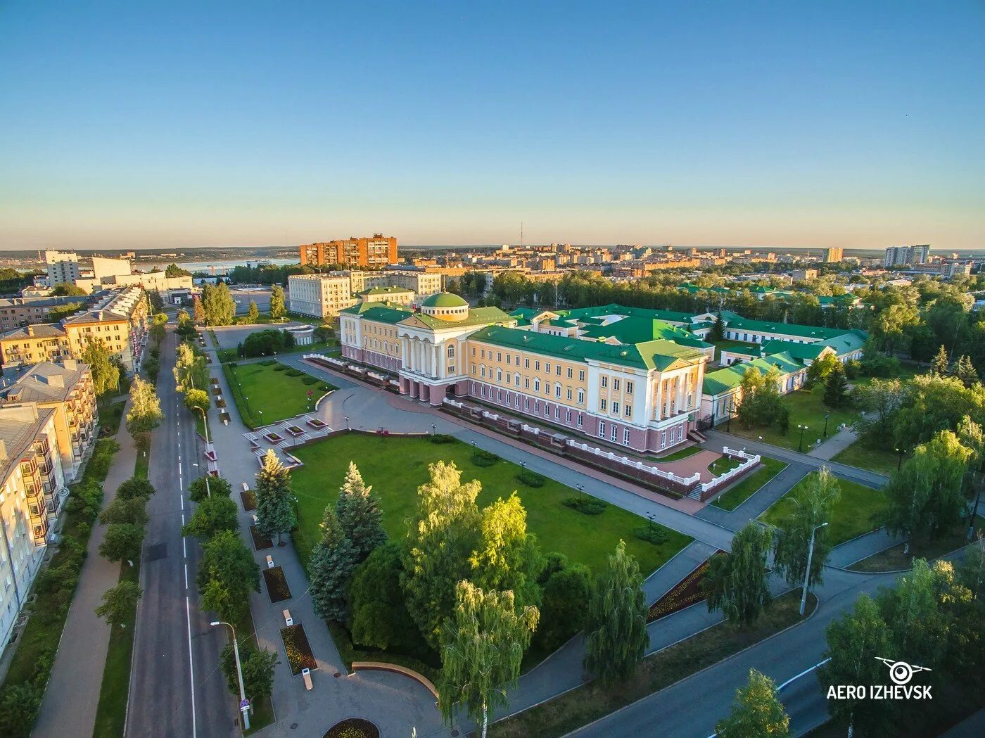 Ижевск столица удмуртии фото. Набережная ижевского пруда. Ижевск с высоты - столица удмуртии. Ижевск набережная. Ижевск столица удмуртии.