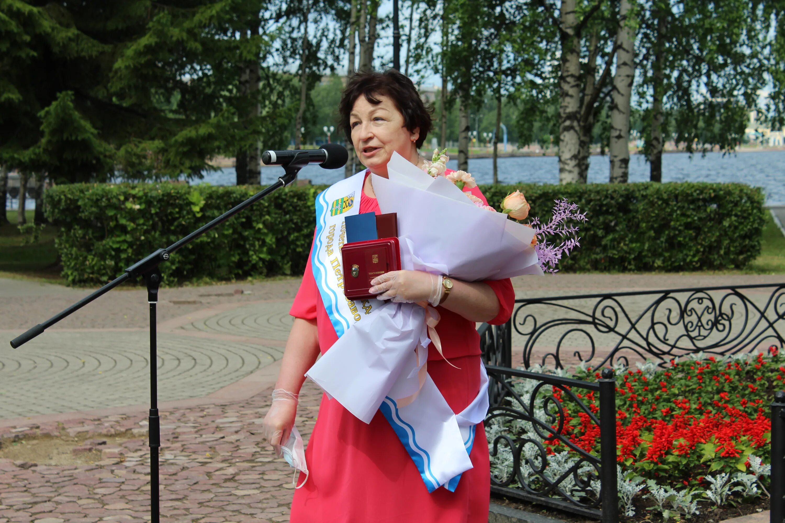 Почетный поэт петрозаводска и республики карелия. Почетный знак главы республики карелия за вклад физкультурных. Знаменитости города петрозаводска. Почетный поэт петрозаводска и республики карелия. Союз писателей карелии тарасов.