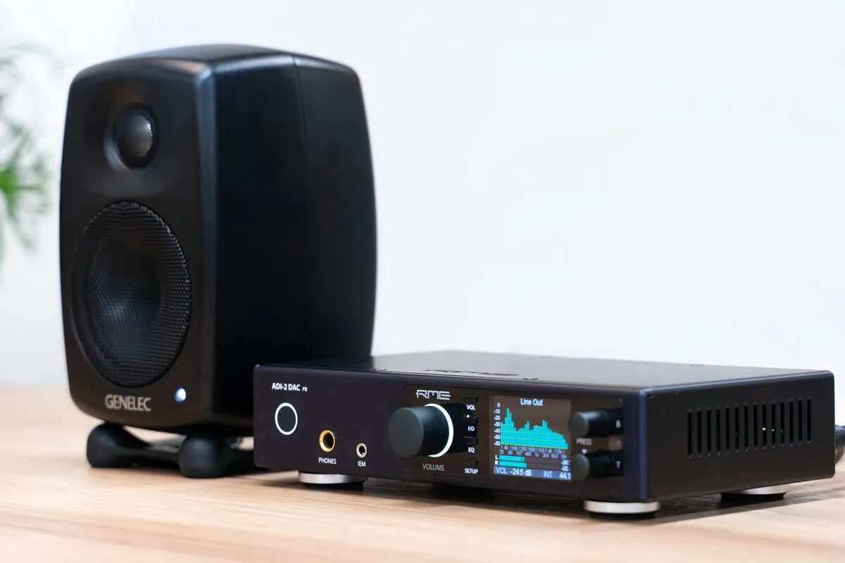 Adi 2 dac. Rme dac. rme adi-2. цап для студии. dr dac 2.