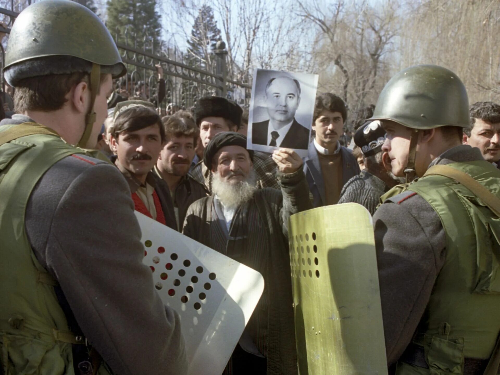 Таджики вырезали русских. Массовые беспорядки в Душанбе (1990).